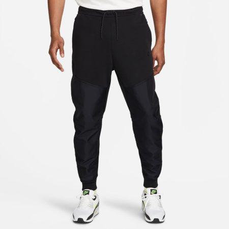 Nike Sportswear Tech Fleece (DR6171-010).